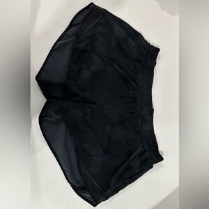 lululemon hotty hot low-rise lined short 4”